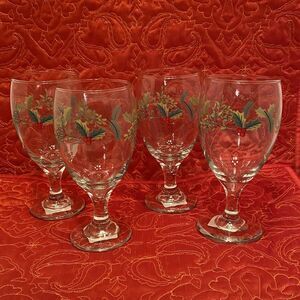 Set of 4 Greenbrier‎ International "HOLLY BERRY"  Water/Tea Goblets  7" Tall NWT